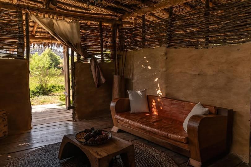 Iharana Bush Camp Hotel Ambondromifehy Екстериор снимка