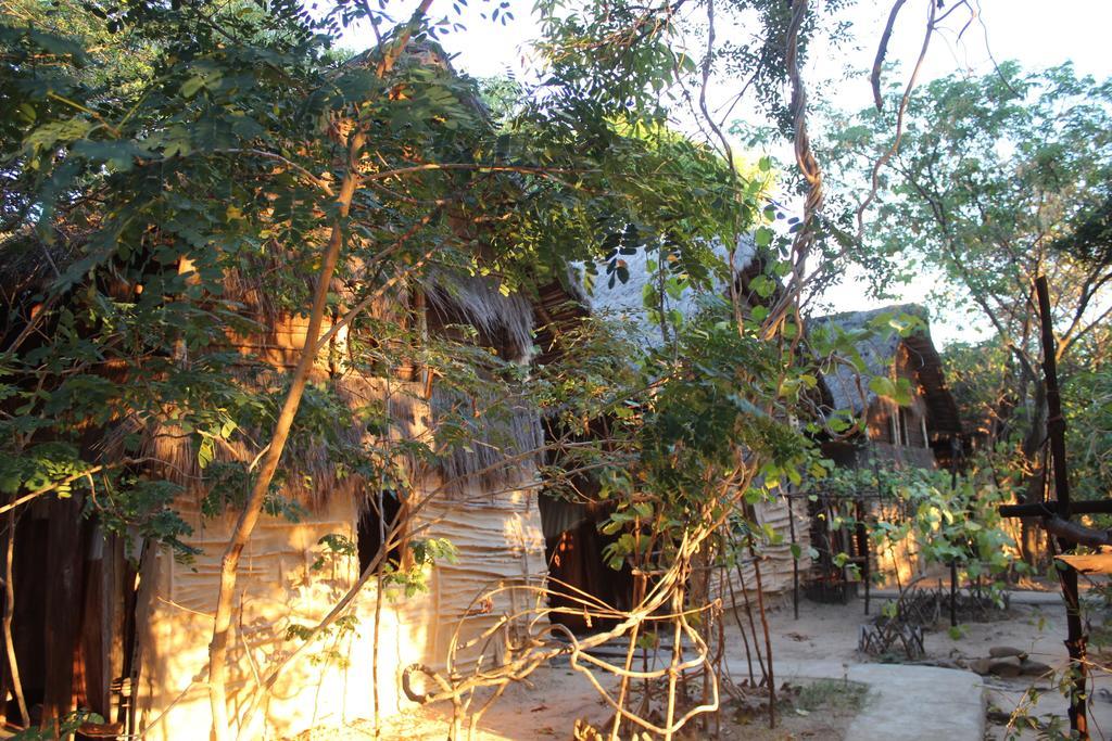 Iharana Bush Camp Hotel Ambondromifehy Екстериор снимка