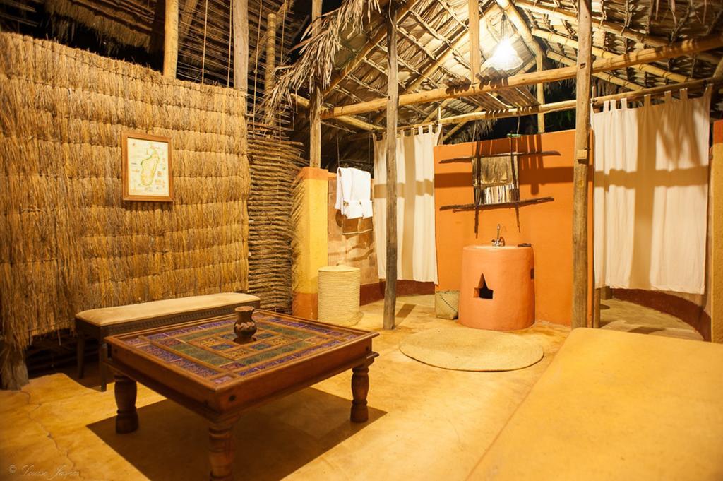 Iharana Bush Camp Hotel Ambondromifehy Екстериор снимка