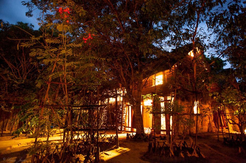 Iharana Bush Camp Hotel Ambondromifehy Екстериор снимка